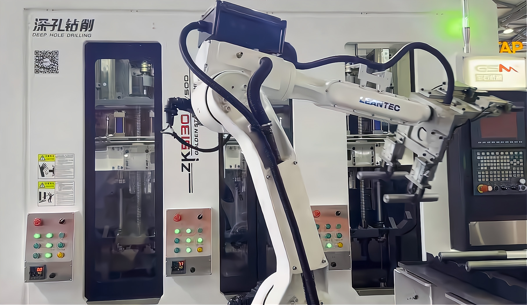 ZK5120×6/500 倒立六軸深孔鉆床配置六軸機器人，加工新能源電機軸單機自動化